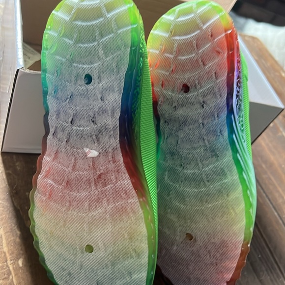 Wanted brand , bright green sneakers - Picture 3 of 3